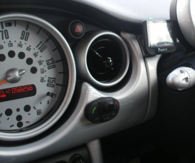 Parrot Mki remote control in BMW Mini.jpg