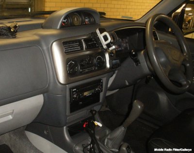 55 reg Mitsubishi Shogun Factory Radio.jpg