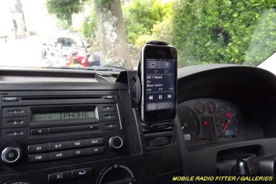Dension Car Dock VW Transporter.jpg