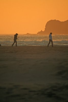 2 Girls and a sunset walk