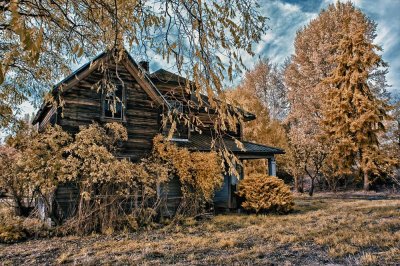 Abandoned-house-front-1-HDR-web.jpg