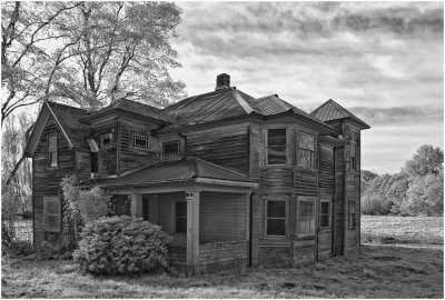 Old-abandoned-house-front-web.jpg