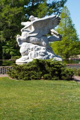 La plus grosse sculpture du jardin - The largest of the sculptures in the gardens.