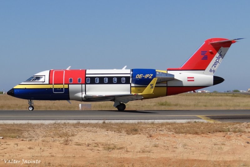 Avião // Bombardier CL-600-2B16 Challenger 605 - at Faro International Airport