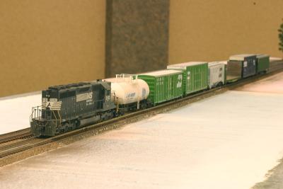 Paul Mack's NS SD40-2 hauls a short train on the Free-Mo modules