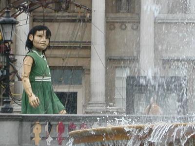 Looking at Trafalgar Sq Fountains