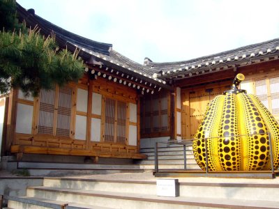 Seoul, Bukchon Hanok Village, traditional house, modern sculpture