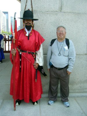 Me with Gyeongbokgung guard 1