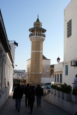 Tunis going to the Medina