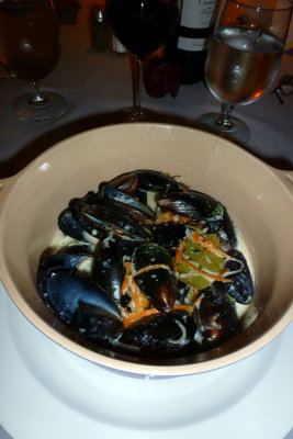 Food Crown Grill first Mussel Pot