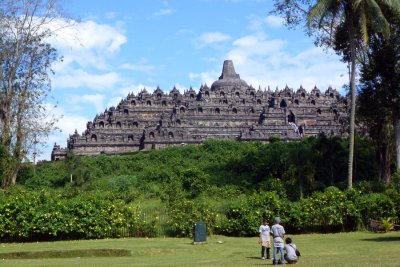 Borobudur 3 circular platforms on top
