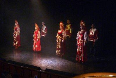 Kalinka folk show on the Diamond