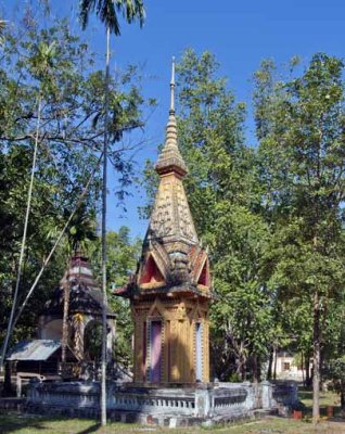 Wat Mai Thong Sawang Memorial Chedi (DTHU246)