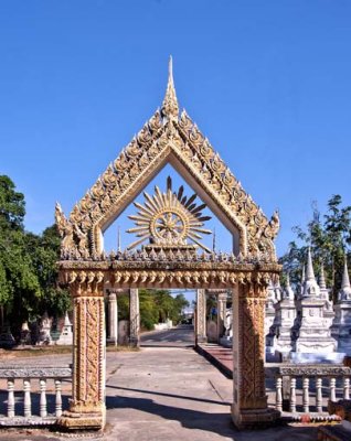 Wat Wanwari Ubosot Gate (DTHU252)
