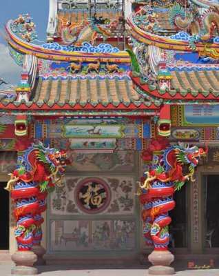 Sama Khohm Phuta Sat Prathip Thai-Chinese Temple Dragon Pillars (DTHU581)