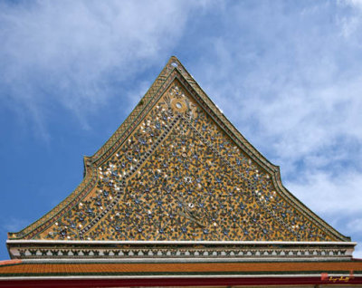 Wat Kanlayanamit Preaching Hall or Sala Kan Prien Gable (DTHB1211)