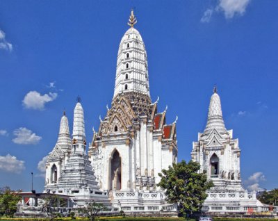 Wat Phitchaya Yatikaram Prangs (DTHB389)