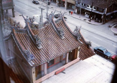 Taiwan temple.jpg