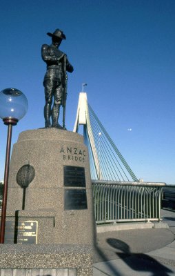 Anzac Memorial, Anzac Bridge.jpg