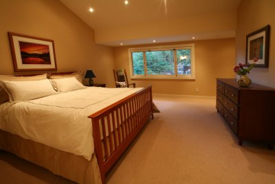 Master Bedroom (east)