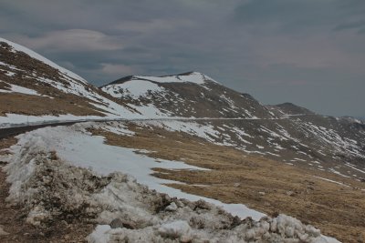 Road to Mount Evans summit