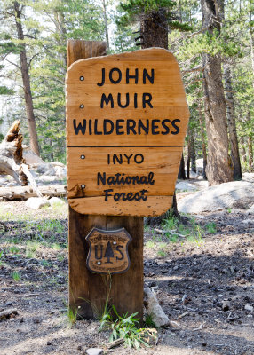 Entry sign to New Army Pass and Cottonwood Lakes trail.