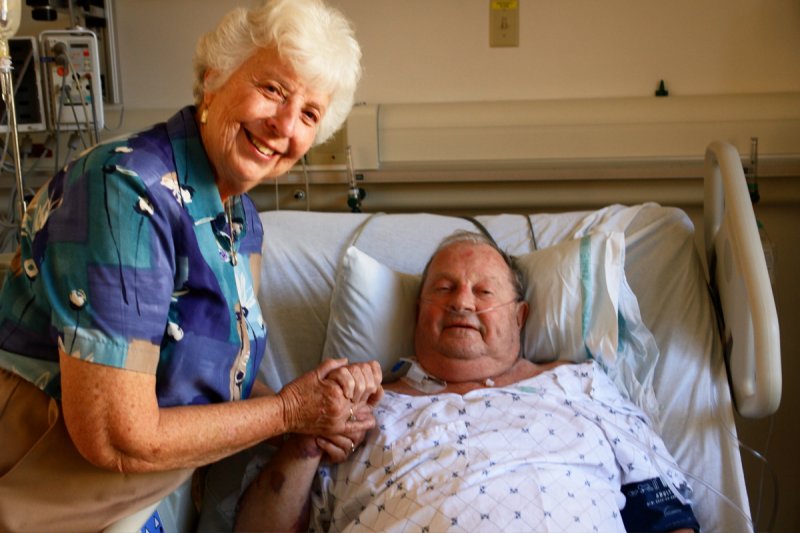 DSC04958.jpg JACK AND NORMA, moments after their 5oth! Jack is off all monitoring today!