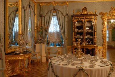 Dinning table at Peterhof.jpg