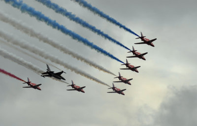Red Arrows with BAF F-16
