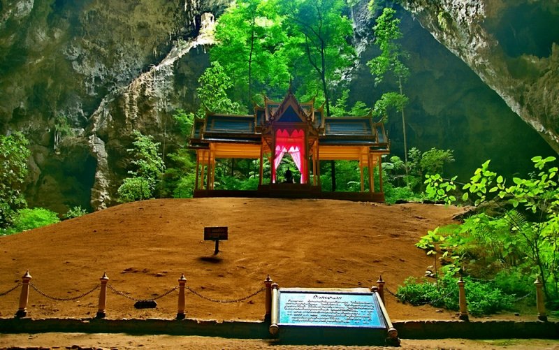 Phraya Nakhon Cave - Khao Sam Roi Yot - The Royal Pavilion