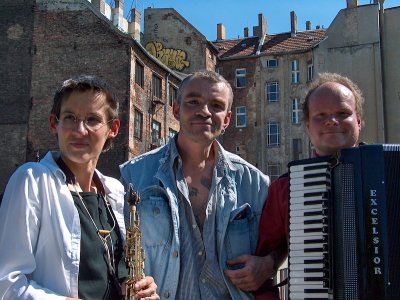 Two musicians and a beloved neighbour (Jan Grohn aka Rosember) 1
