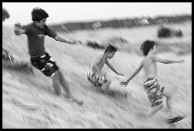 Loyalist Children at a Moment of Life, Cerro Jockey�s Ridge, June 27, 2008.