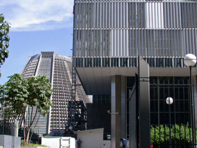 The Cathedral (on the left) and Petrobras building (architect Roberto Gandolfi)