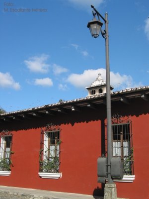 Casa con Colores Tipicos de la Ciudad