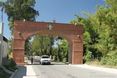 Arco que Marca el Ingreso a la Poblacion