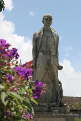 Monumento a Manuel Tot