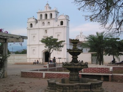 Iglesia y Parque Central