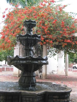 Fuente Colonial en el Parque Central