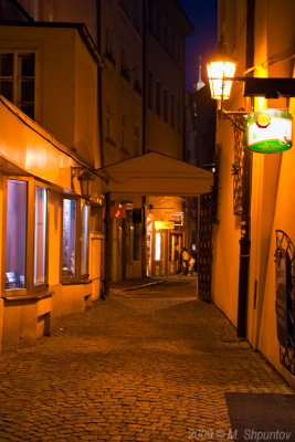 Small PAssages in Night Prague