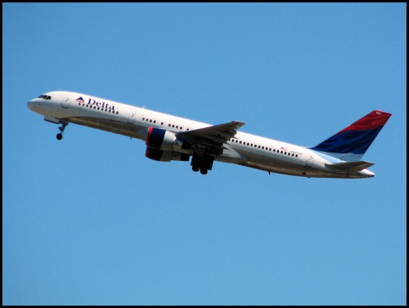 Delta Air Lines Boeing 757-200 (N661DN)
