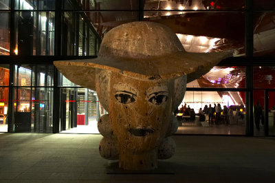 Statue in Reina Sofia