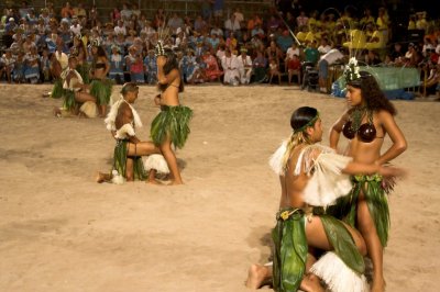 0894 Dancing Tahitians