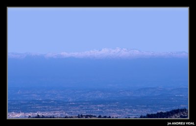 Els Pirineus nevats, vistos des del Tossal dels tres reis / La Snia