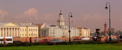 The Navel Museum and Rostral Columns, used to burn oil as a lighthouse