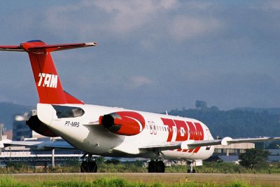 TAM FOKKER 100 GRU RF jpg