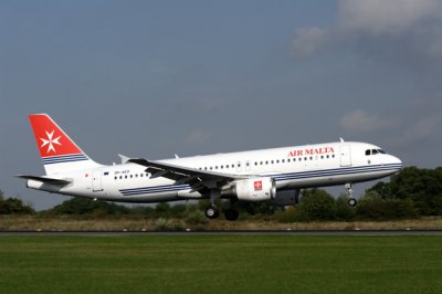 AIR MALTA AIRBUS A320 MAN RF IMG_6913.jpg