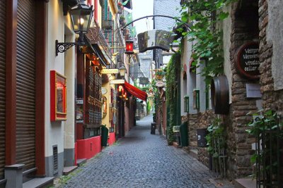 Drosselgasse - a happening street at night