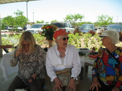 Yvonne, Barbara & Mom