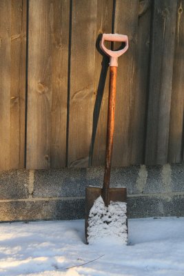 Snowy spade