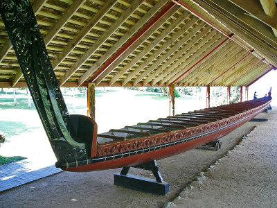 087 Maori canoe.jpg